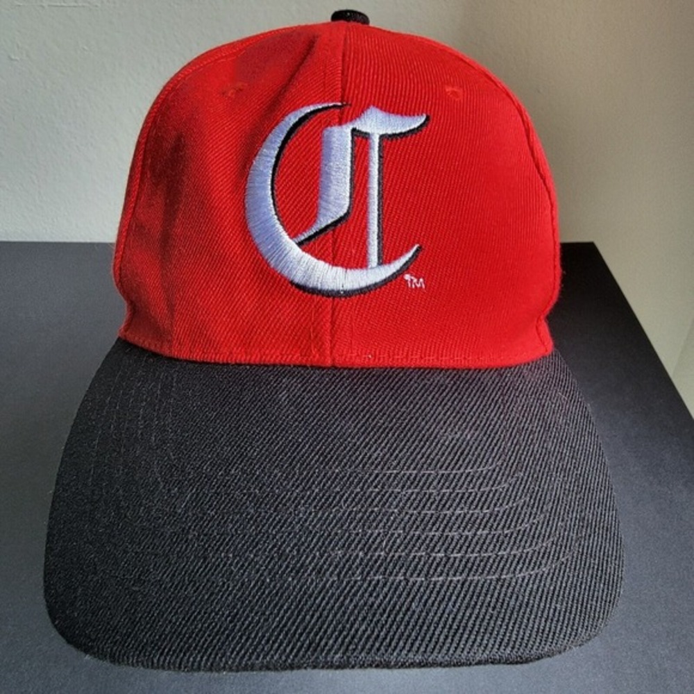 Cincinnati Reds Hat Associated Premium Corporation Strapback Old English‎ "C"